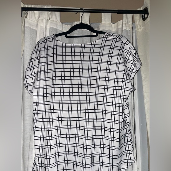 LC Women’s Black and White Blouse - Picture 2 of 3